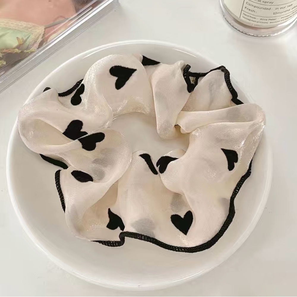 ⭐️Hearts Hair Scrunchie